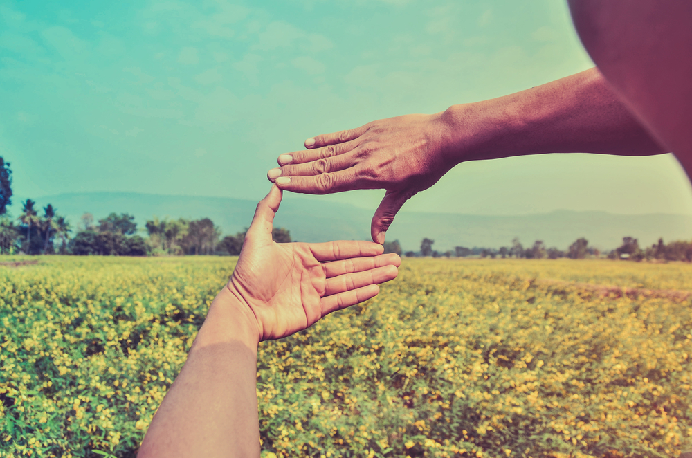 en bild med två händer som representerar det fokus som krävs för att klara av ätardagar