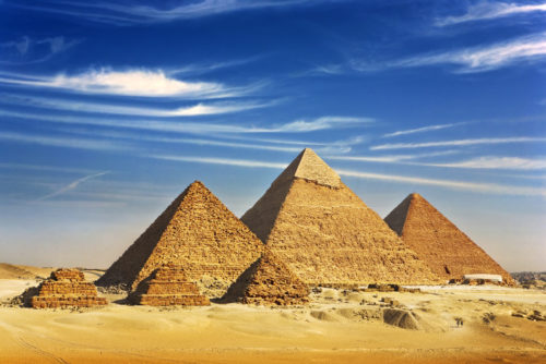 en bild på fem pyramider som ska vara en liknelse för intensitetstekniker som pyramidset