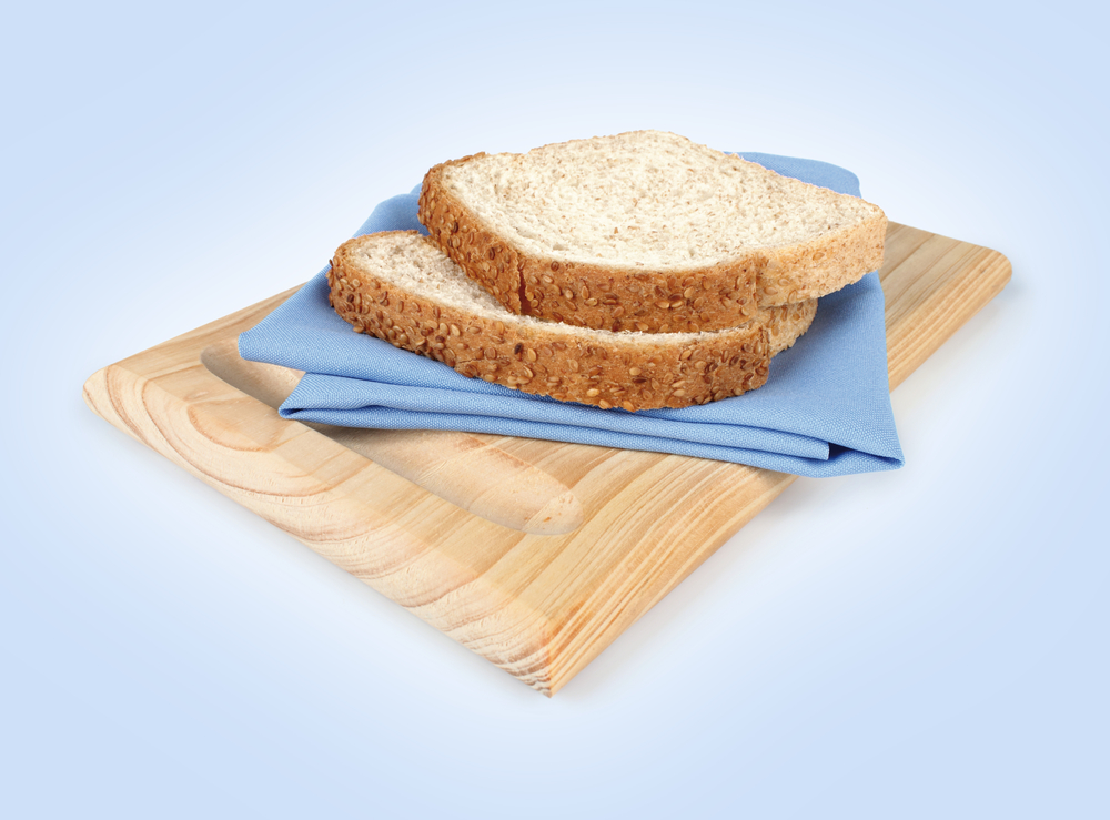 en skiva bröd med kolhydrater för att gå ner i vikt