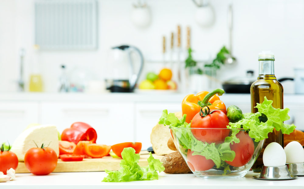 en bild på ett kök med en lchf sallad som är bra att äta för att gå ner i vikt